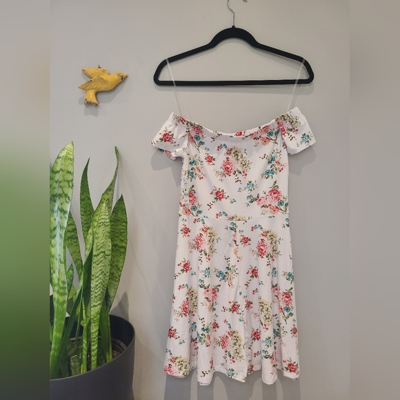 Off The Shoulder Floral Dress - Picture 2 of 2